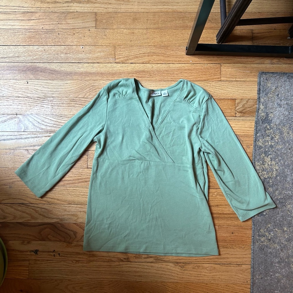 VNeck green vintage 3/4 sleeve